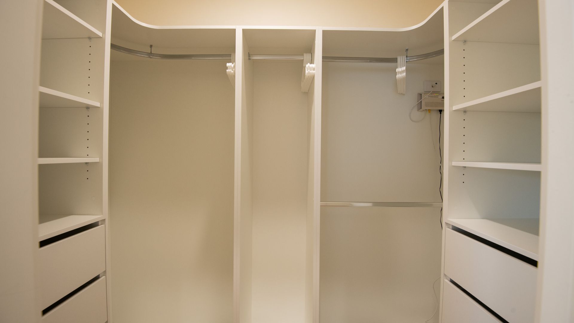 Lake Villavista - 4BR Luxury Townhouse l Pet Friendly l Lake Views l WiFi l BBQ — image 4