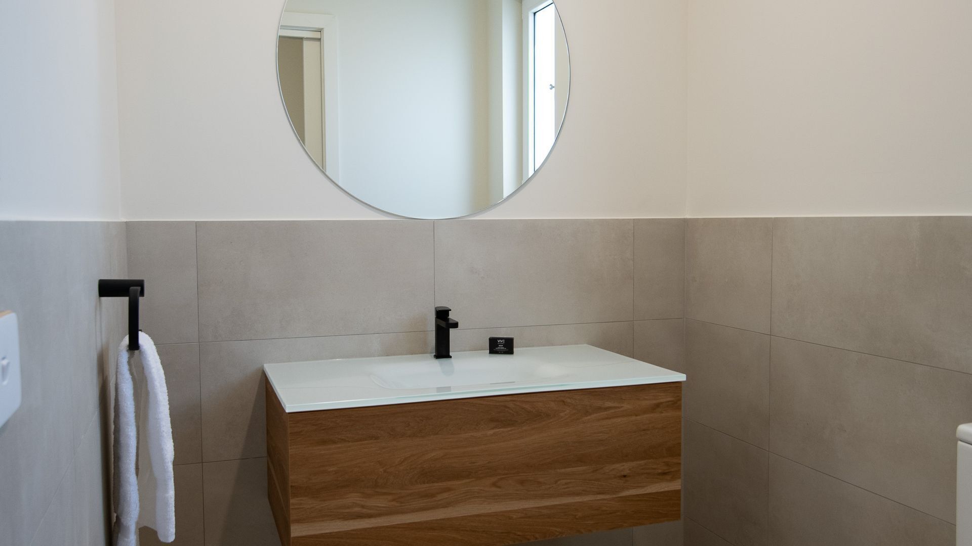 Lake Villavista - 4BR Luxury Townhouse l Pet Friendly l Lake Views l WiFi l BBQ — image 28