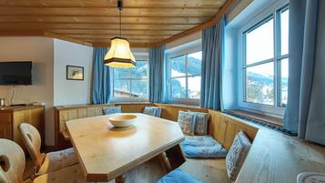 Apartment (Top 12) | Living area | 40-inch flat-screen TV with cable channels, TV