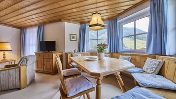 Apartment (Top 12) | Living area | 40-inch flat-screen TV with cable channels, TV