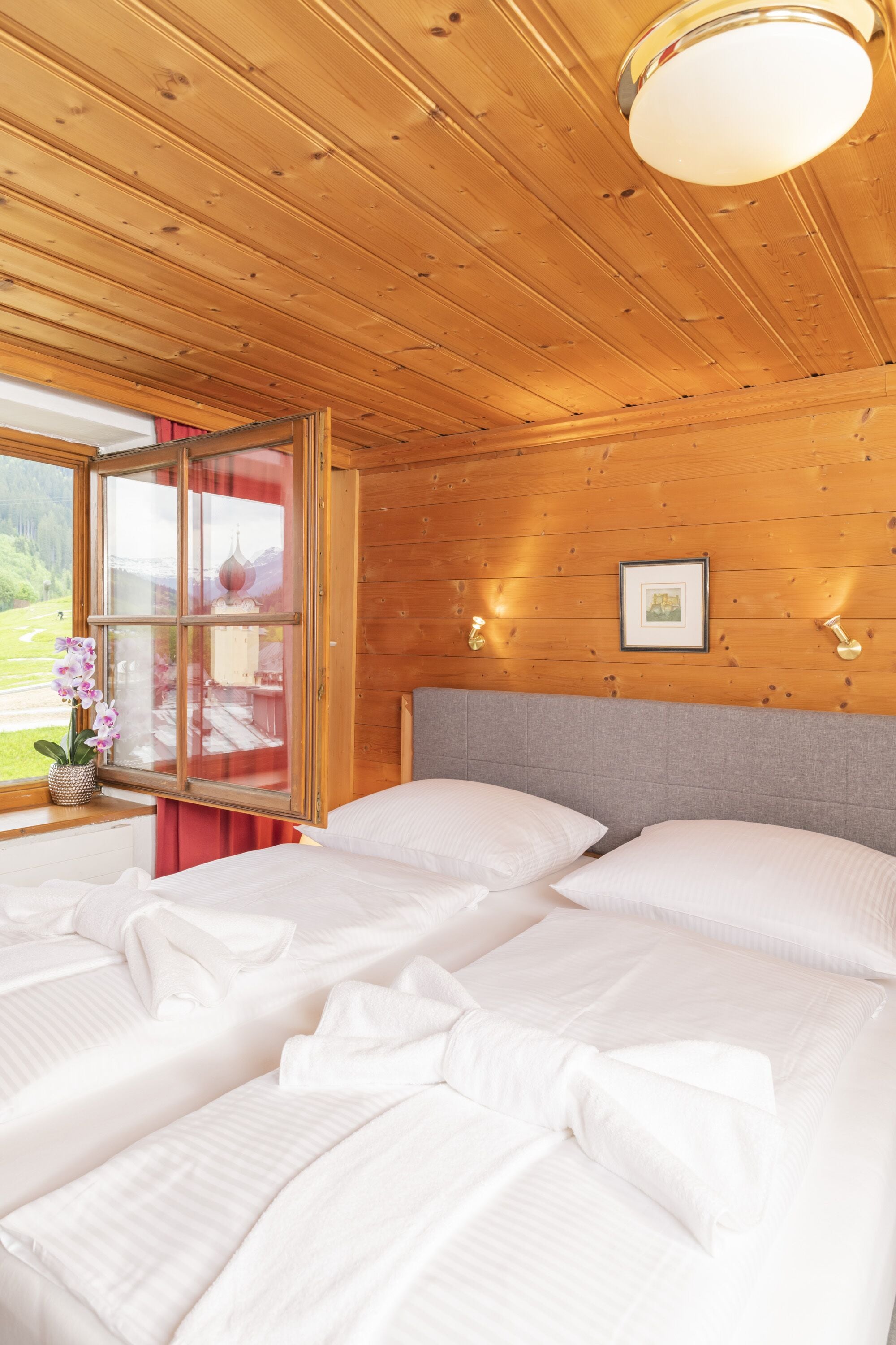 Down duvets, free WiFi, bed sheets