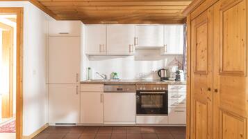 Stovetop, toaster, cookware/dishes/utensils, freezer