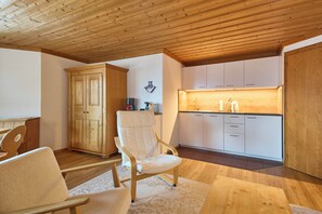 Apartment (Top 12) | Eigene Küche | Herdplatte, Toaster, Kochgeschirr/Geschirr/Besteck, Gefrierschrank