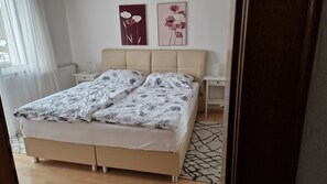 1 makuuhuone, silitysrauta/-lauta, vauvan matkasänky, ilmainen Wi-Fi
