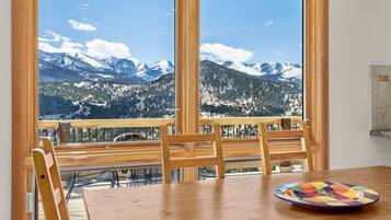 House, 3 Bedrooms | Dining