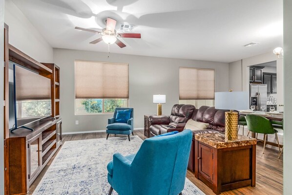 House, 3 Bedrooms | Living room