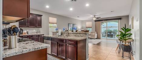 House, 3 Bedrooms | Private kitchen | Fridge, oven, stovetop, coffee/tea maker