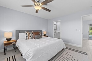 3 bedrooms, desk, iron/ironing board, travel cot