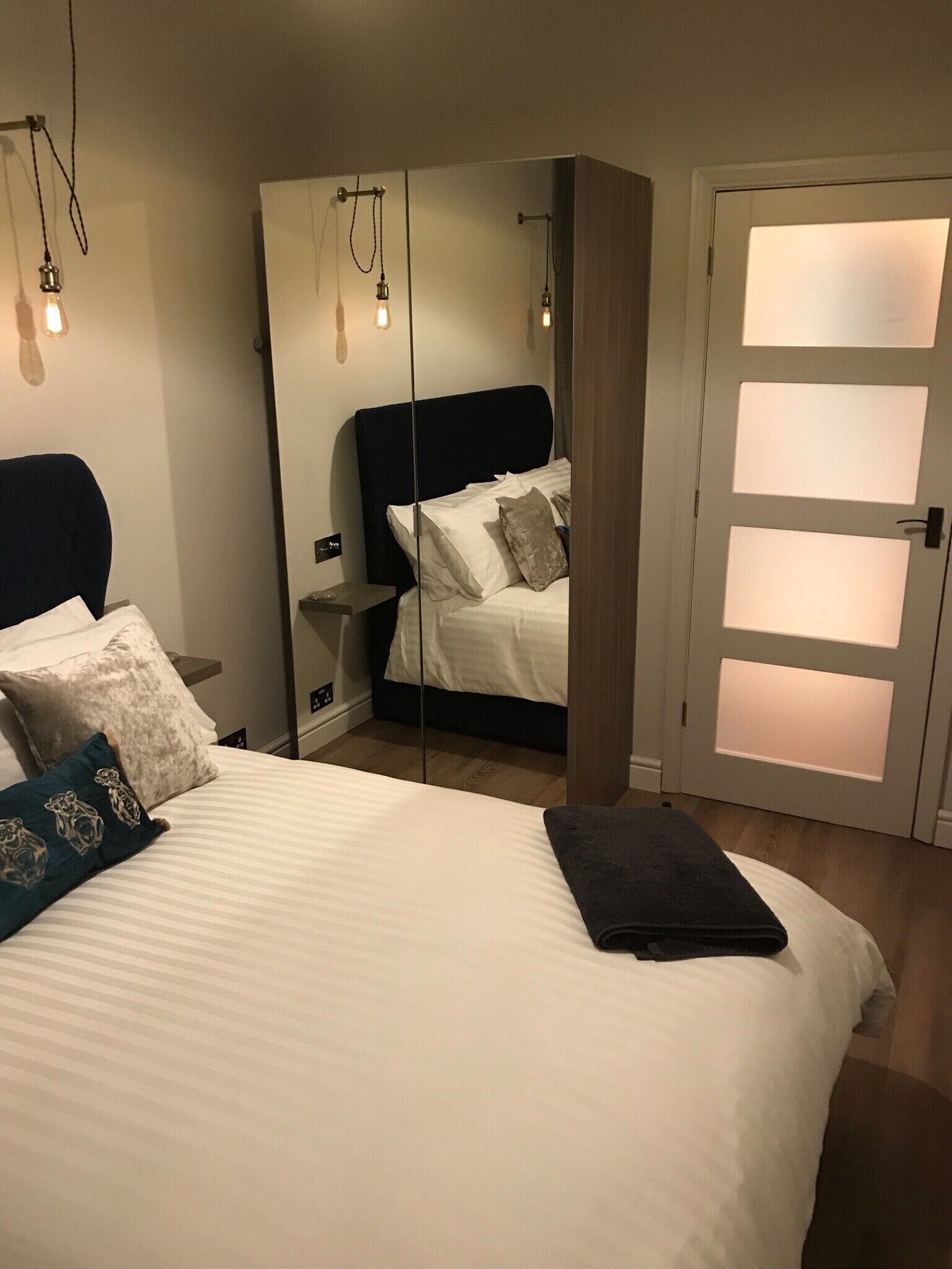 1 slaapkamer, een strijkplank/strijkijzer, gratis wifi, beddengoed