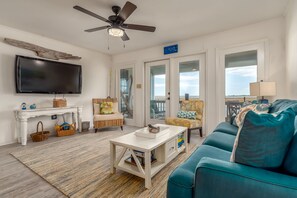 TV - Blue Bayou - Private boat launch, beach access and deep canal (Dauphin Island)