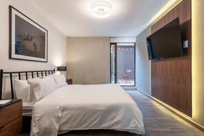 2 habitaciones, tabla de planchar con plancha, cuna de viaje y wifi 