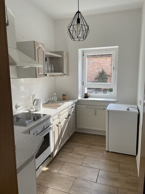 Fridge, oven, stovetop, electric kettle - Apartment Falkenberg Pets welcome (Falkenberg)