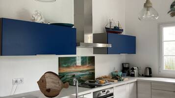 Réfrigérateur, micro-ondes, four, lave-vaisselle