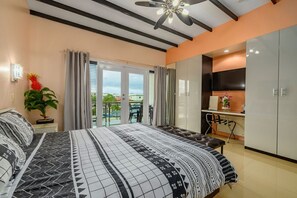 2 chambres, coffre-fort, fer et planche à repasser