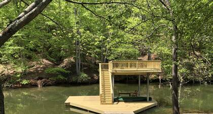 Nature Lover's Paradise: Waterfront cabin on Smith Mountain Lake