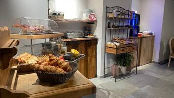 Tägliches kontinentales Frühstück gegen Gebühr