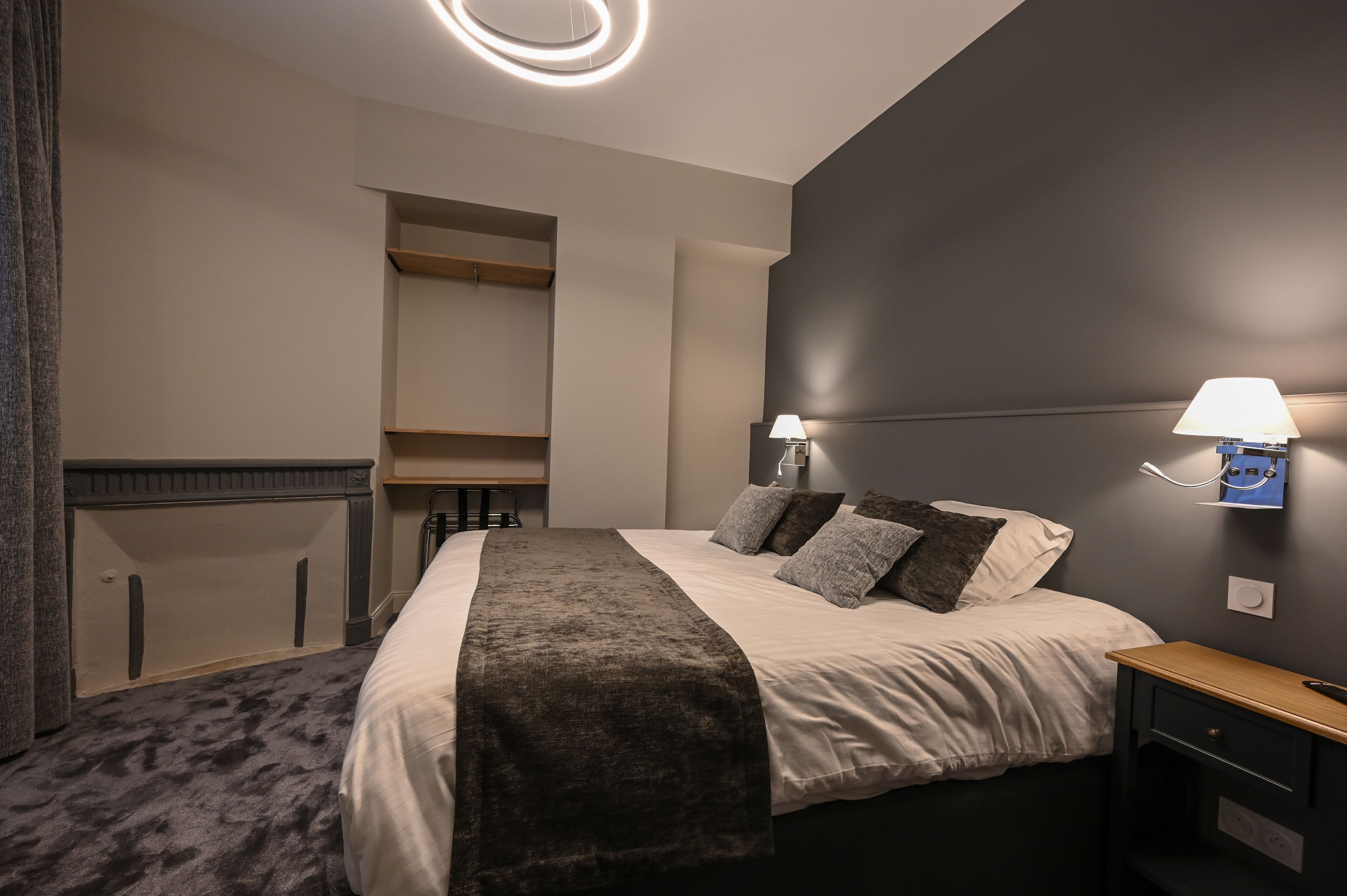 Premium bedding, minibar, desk, soundproofing