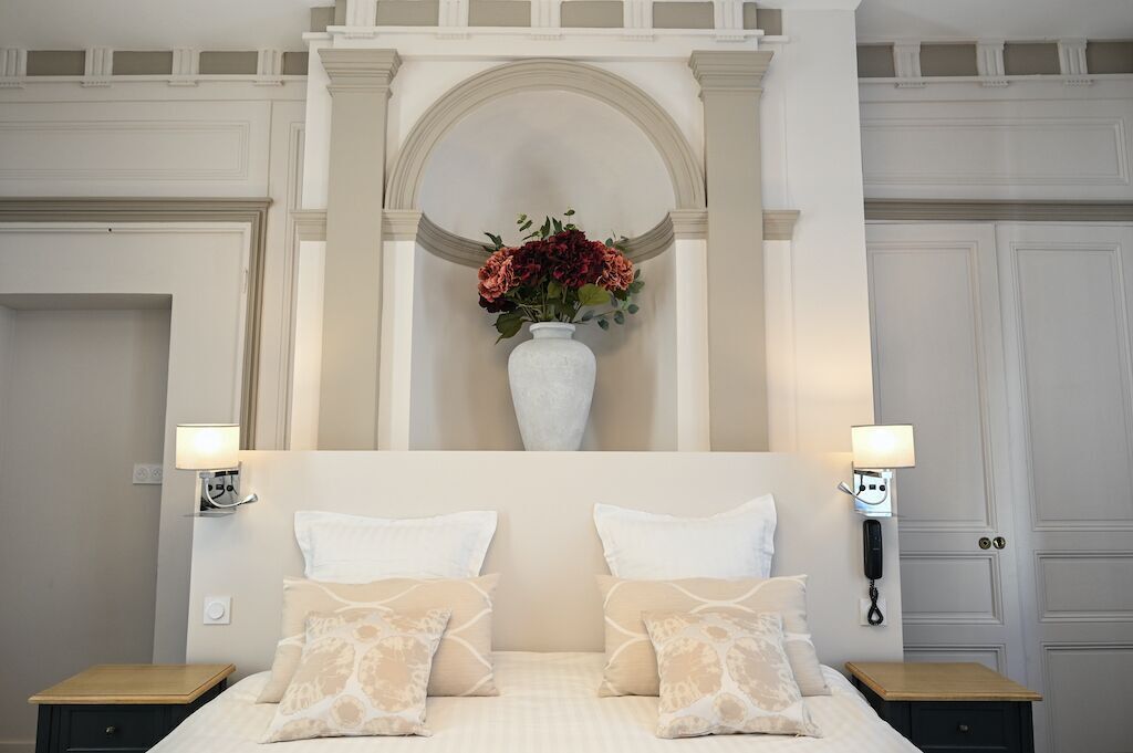 Premium bedding, minibar, desk, soundproofing