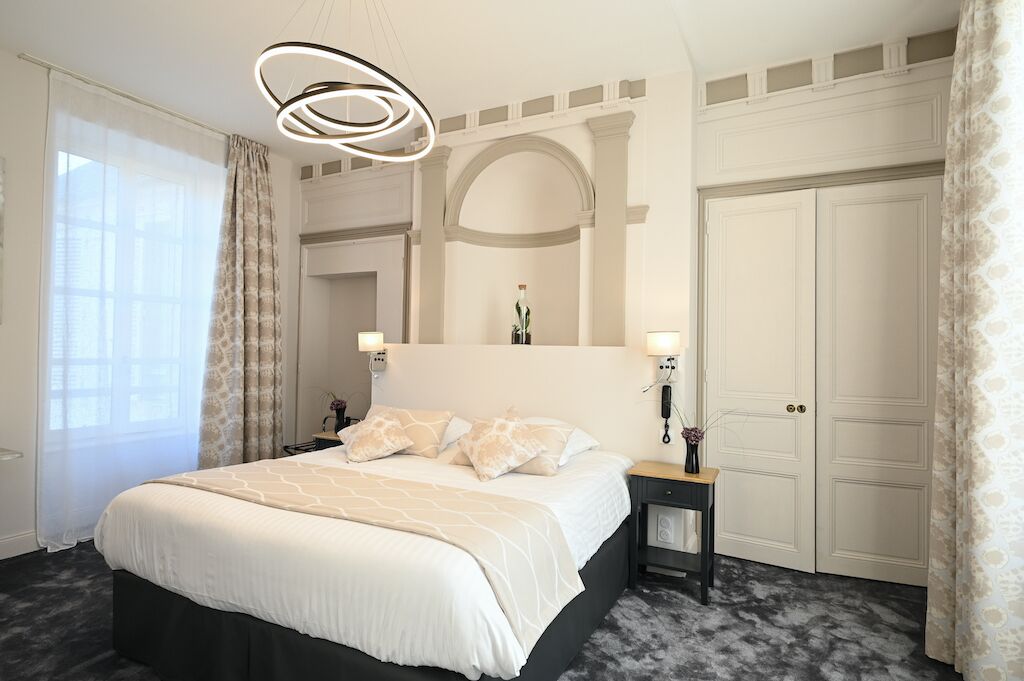 deluxe room | 1 bedroom, premium bedding, minibar, desk