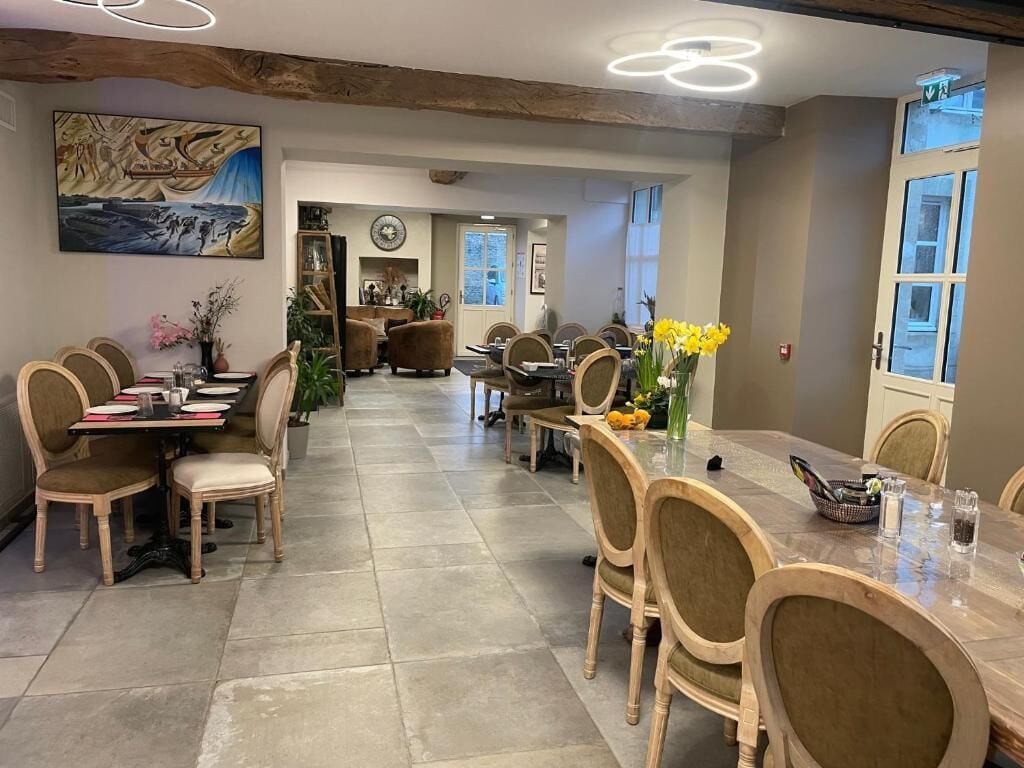 Petit déjeuner continental (15 EUR par personne)