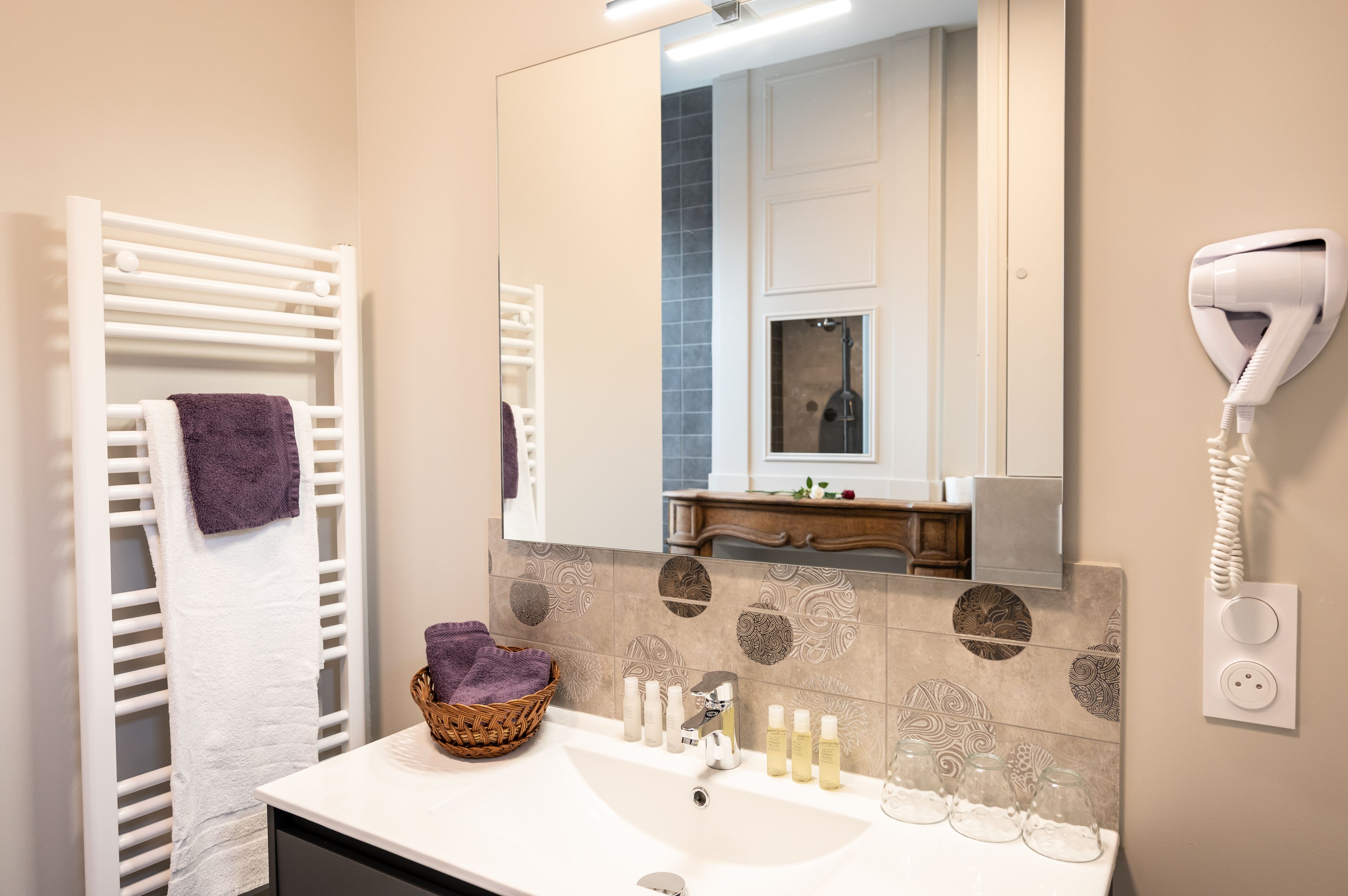 suite | bathroom | shower, towels