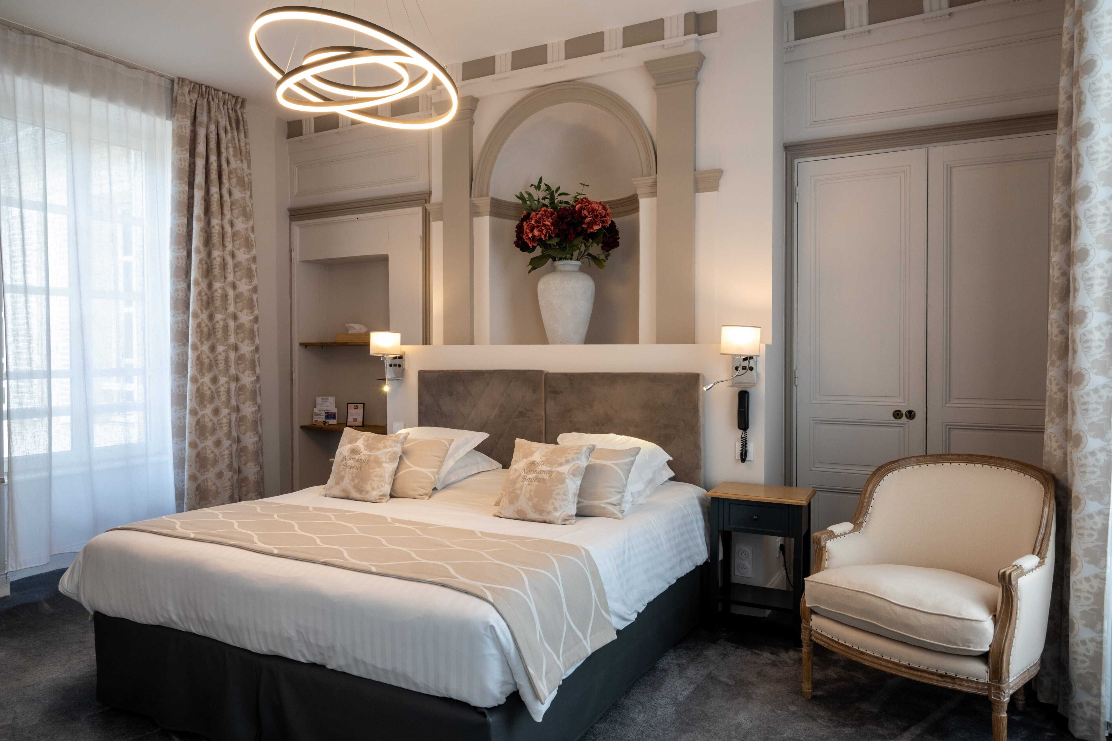 Ropa de cama de alta calidad, minibar y escritorio 