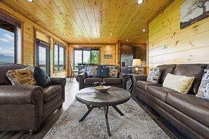 Smart TV, fireplace - Free Attractions, Private heated pool, Hot Tub, 180º Views, Fire pit! (Sevierville)