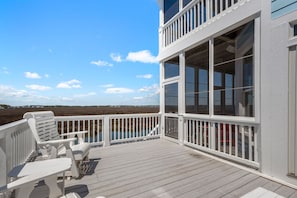 Terrace/patio - Chasing Tides: Canalfront, Boat Slip, Water Views (Manteo)