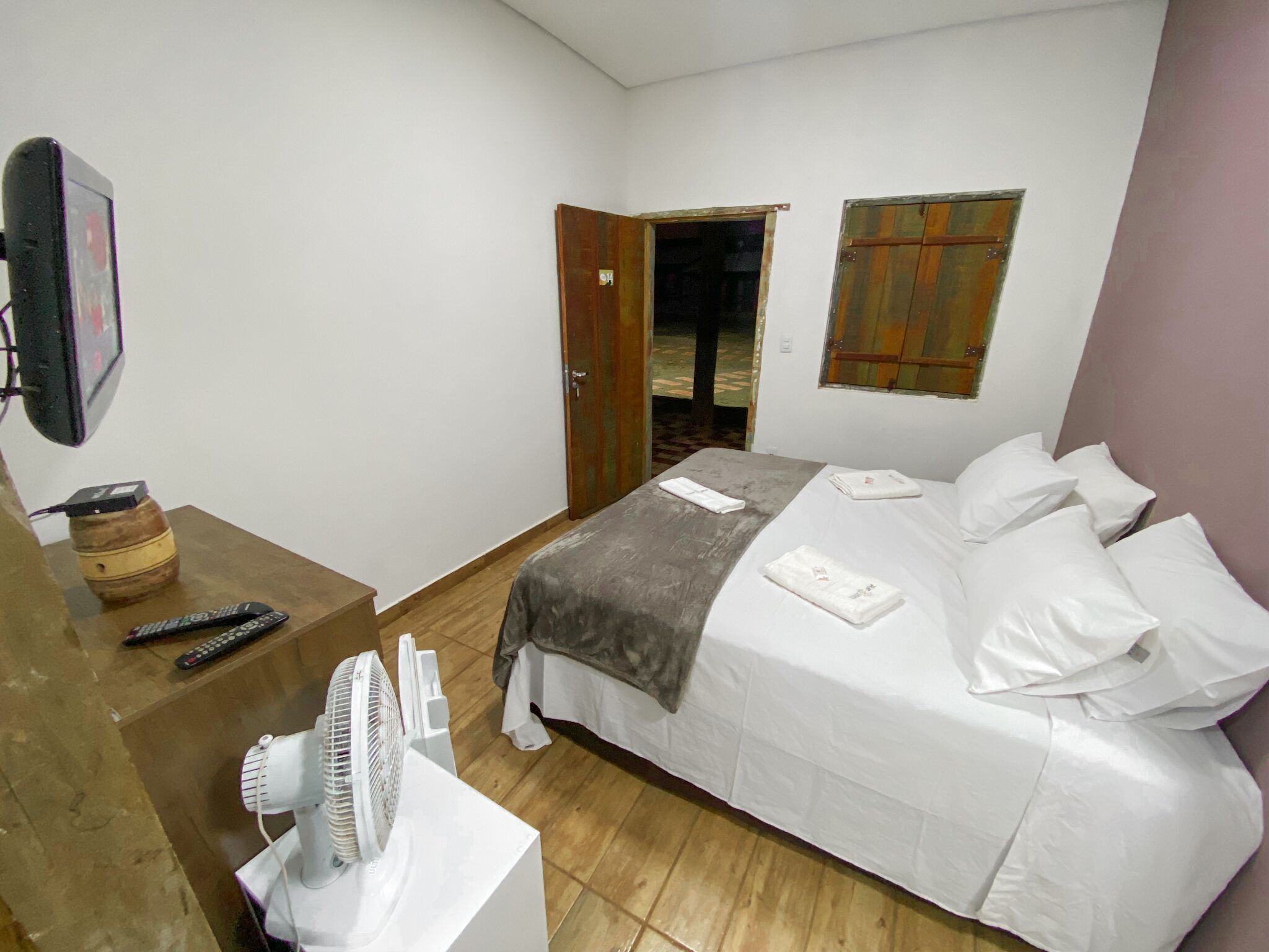 Iron/ironing board, free WiFi, bed sheets