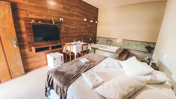 特級雙人房, 按摩浴缸 | 熨斗/熨衫板、免費 Wi-Fi、床單