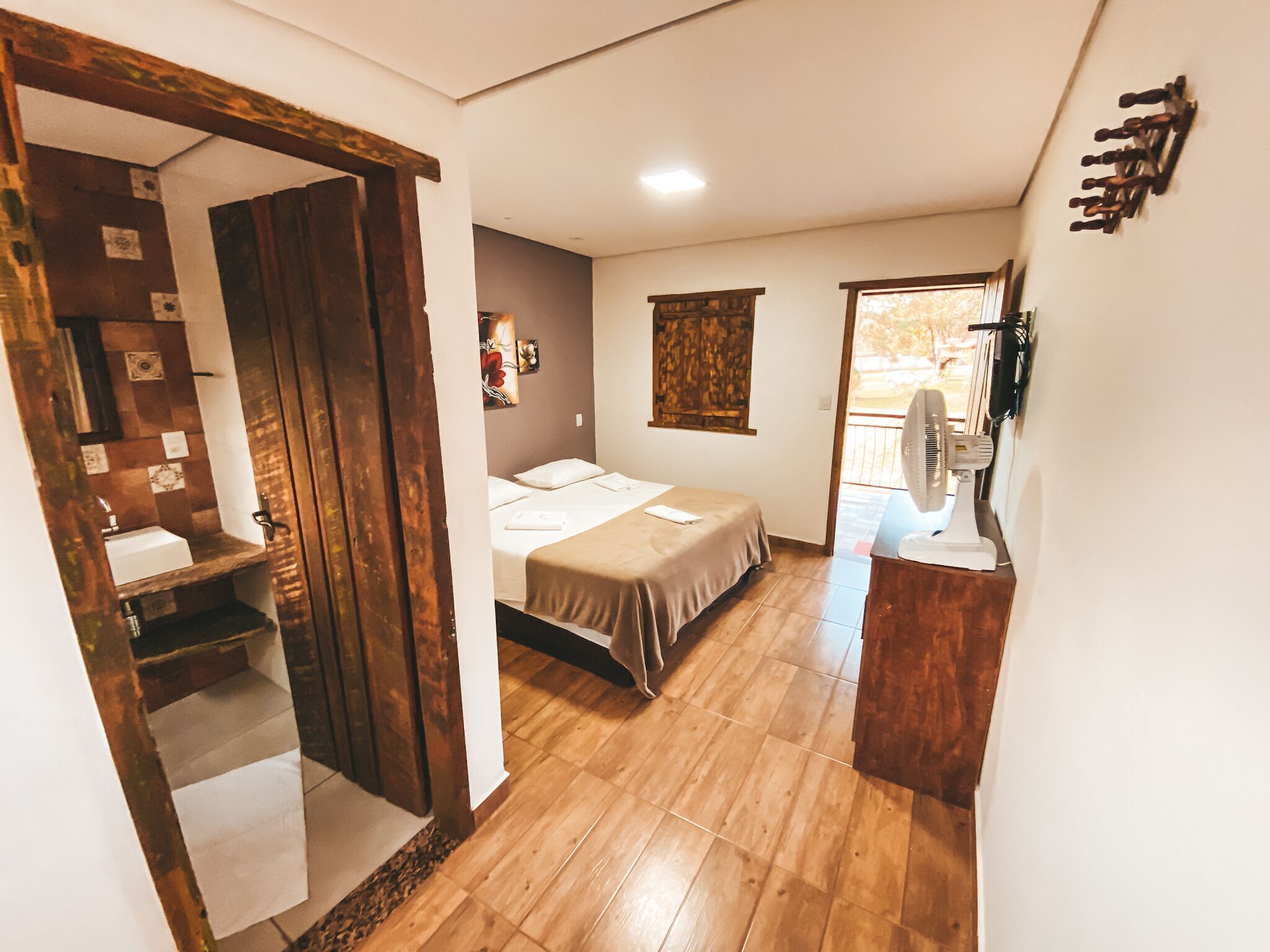 Iron/ironing board, free WiFi, bed sheets