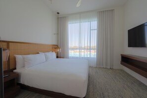 In-room safe, laptop workspace, iron/ironing board, free WiFi