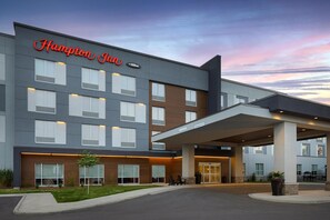 Exterior - Hampton Inn By Hilton Cornwall (Cornwall)