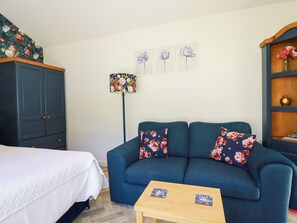 1 bedroom, individually decorated, individually furnished, free WiFi