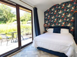 1 bedroom, individually decorated, individually furnished, free WiFi - Peony Cottage (St Austell)