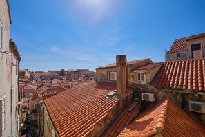 Luokittelematon kuva, 3 kautta 27, painike