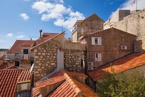 Luokittelematon kuva, 5 kautta 27, painike