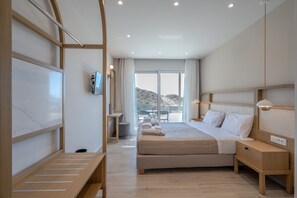 2 bedrooms, in-room safe, iron/ironing board, free WiFi