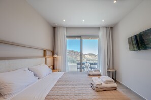 2 bedrooms, in-room safe, iron/ironing board, free WiFi