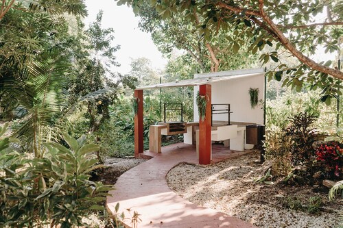 Cozy house with great amenities for the whole family to enjoy!