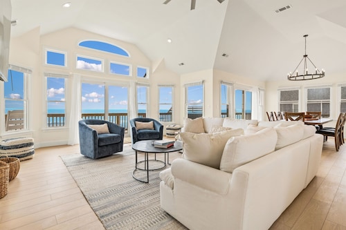 SALE! Luxury Oceanfront HGTV Retreat | Hot Tub, Game Room