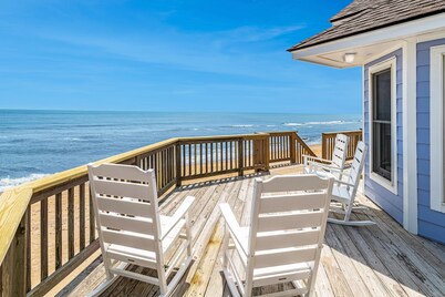 SALE! Oceanfront HGTV Dream Home! Hot Tub, Pool table, Game Room, Ocean Views!