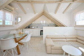 公寓 (3 Bedrooms) | 起居区 | 电视