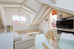 Apartment (3 Bedrooms) | Wohnbereich