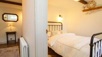 2 bedrooms, individually decorated, individually furnished, free WiFi