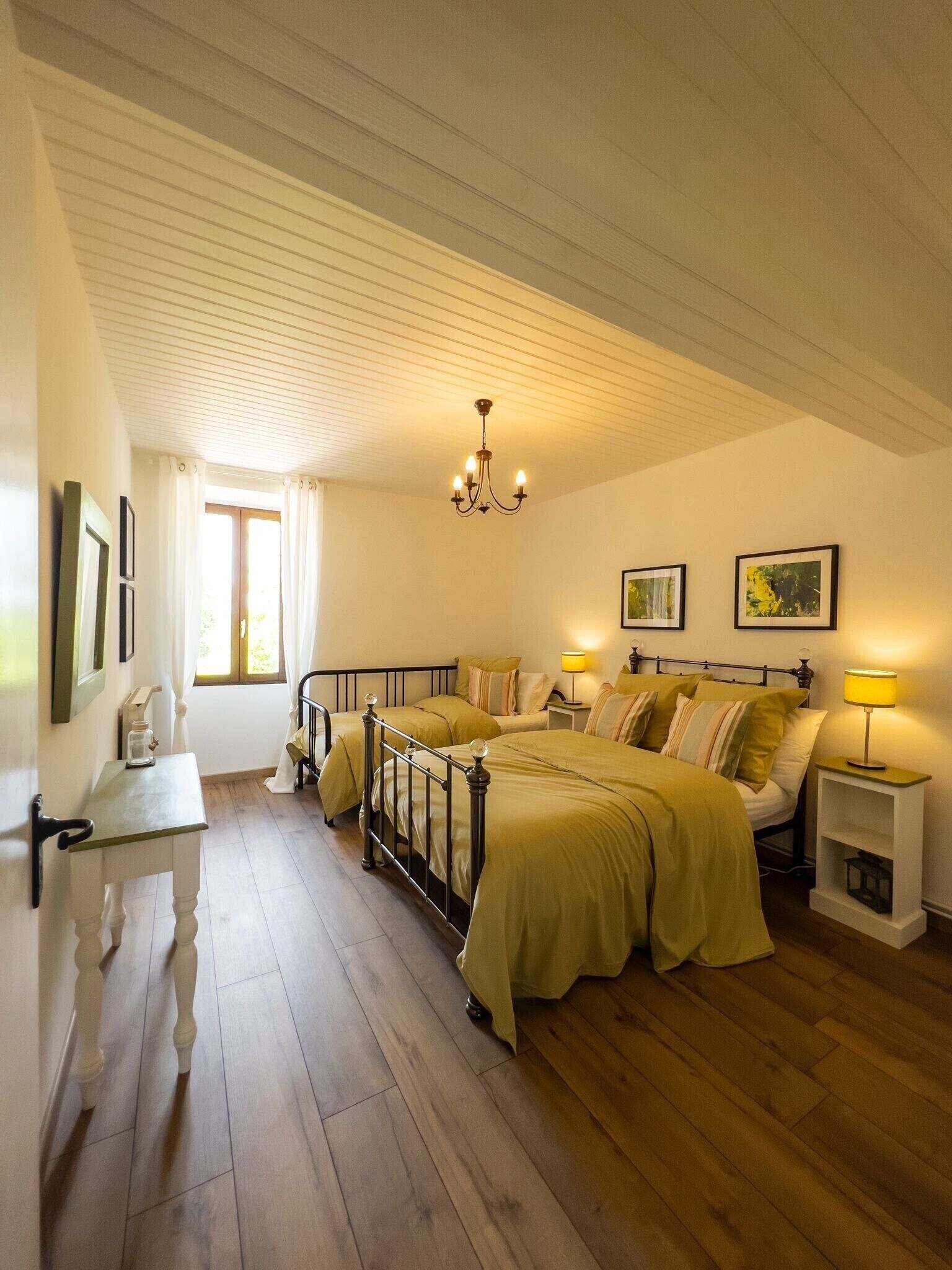 3 bedrooms, iron/ironing board, travel cot, free WiFi