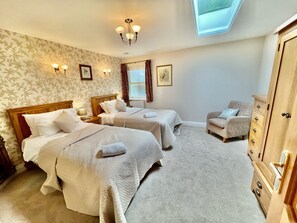 8 bedrooms, iron/ironing board, free WiFi, bed sheets - Osmund House Salisbury (Salisbury)