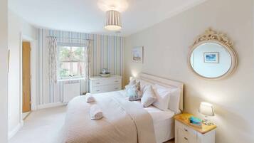 8 bedrooms, iron/ironing board, free WiFi, bed sheets