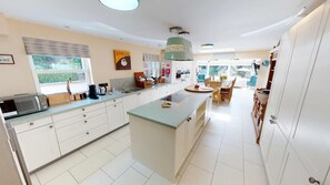 Fridge, microwave, oven, dishwasher - Osmund House Salisbury (Salisbury)
