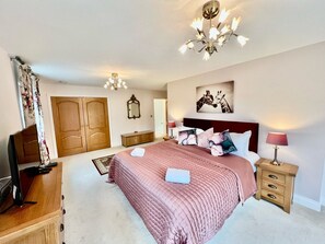 8 bedrooms, iron/ironing board, free WiFi, bed sheets - Osmund House Salisbury (Salisbury)